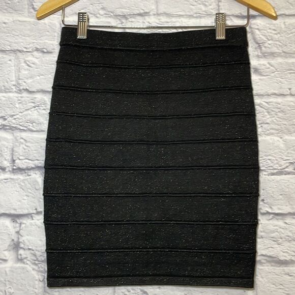 Smart Set Mini Skirt with Ribbed Detail Size Extra Small - Picture 3 of 8